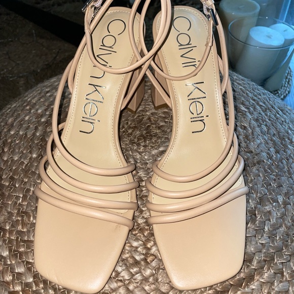 Brand new Calvin Klein nude color strappy sandals size 10 - Picture 2 of 5